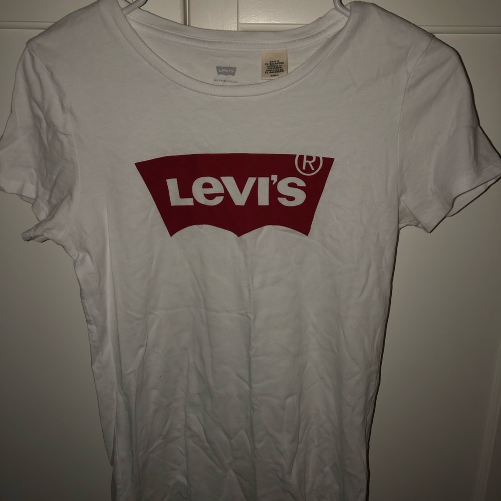 levi’s signature top